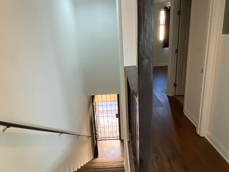 1135 W 39th Pl — Photo 14