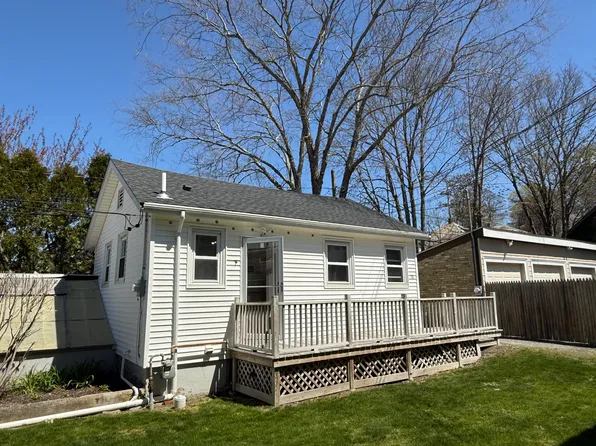 38 Webster St, Newport, RI 02840