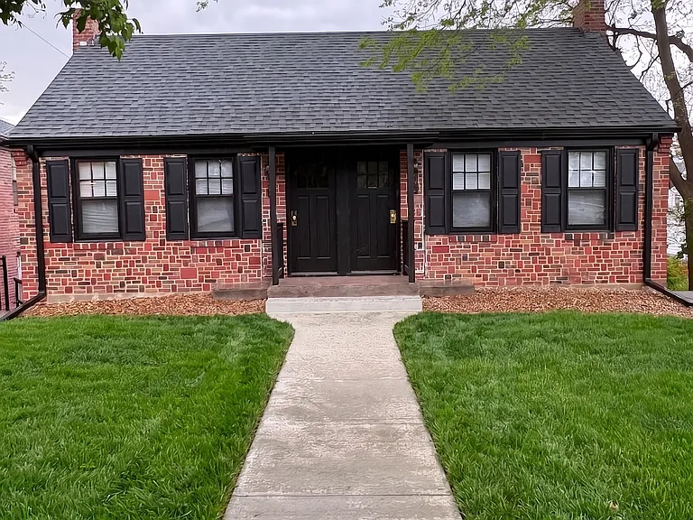 4717 Bancroft Ave — Photo 1