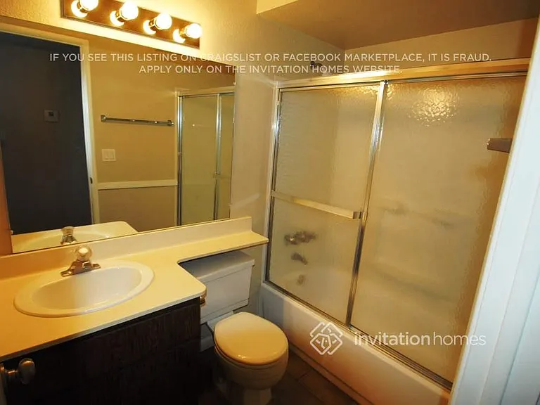 902 W Westchester Ave — Photo 15