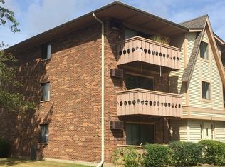 2 Parkside Ct APT 1, Vernon Hills, IL 60061