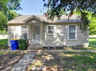 300 Meadow Park Dr, White Settlement, TX 76108