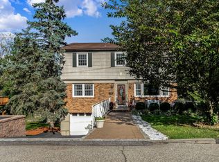 116 Bowbell Rd, White Plains, NY 10607