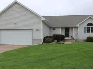 1813 Birchwood St, Aurora, NE 68818