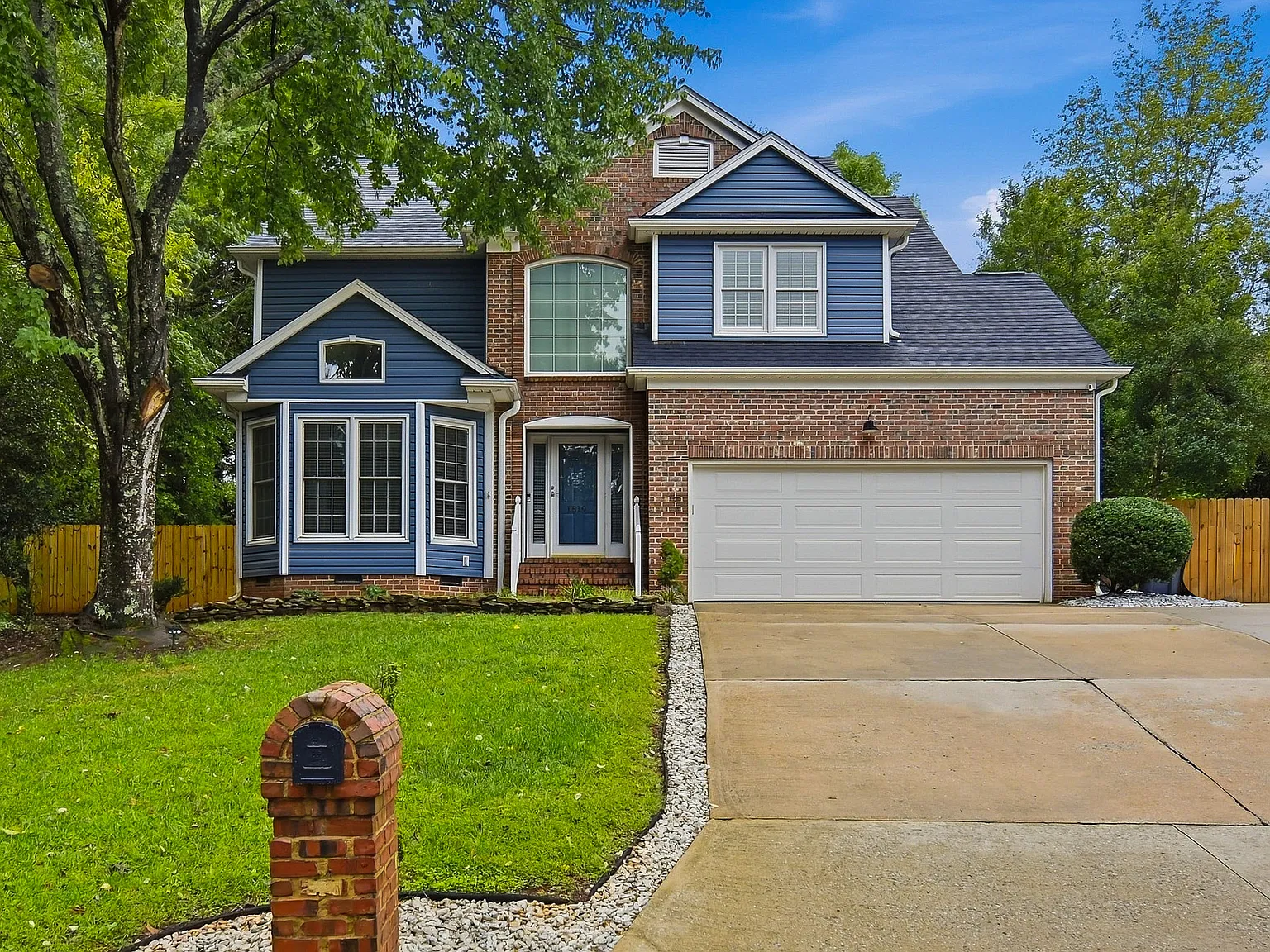 4 bed, 2.5 bath, 2353 sqft, $3,200 — Photo 2