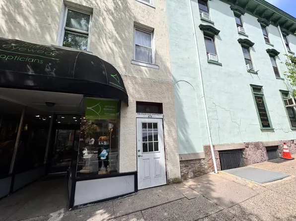 8 S Main St APT 4, Doylestown, PA 18901