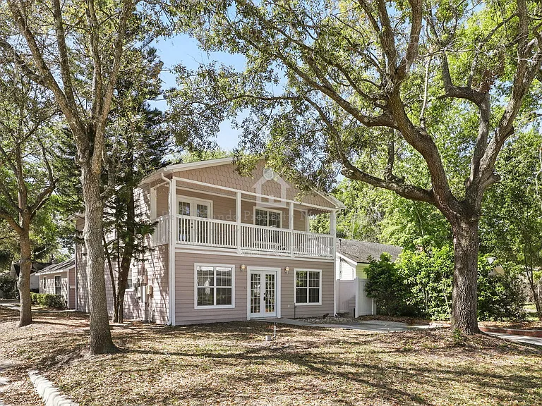 820 Altaloma Ave — Photo 2