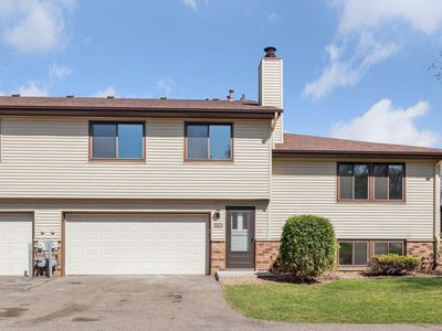 8709 N Maplebrook Cir, Brooklyn Park, MN, 55445
