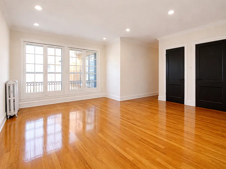 114 Clyde Ave — Photo 18