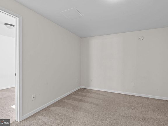 4th image of 2513 Oakwood Ln