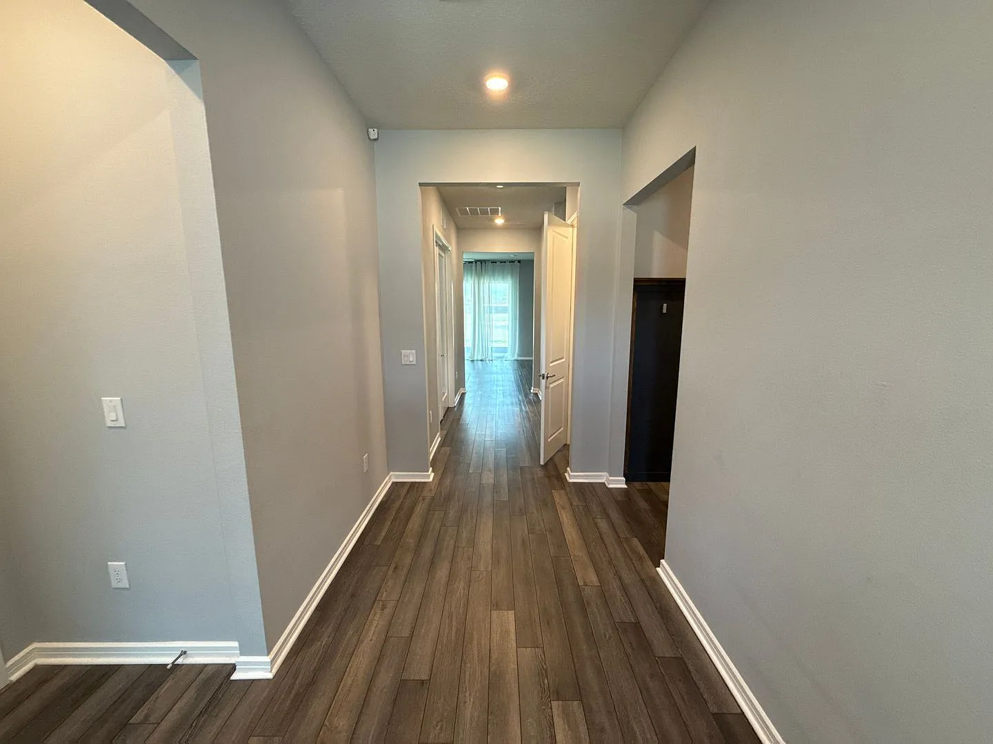 Amazing 5-bedroom, 4-bathroom, home available now — Photo 4