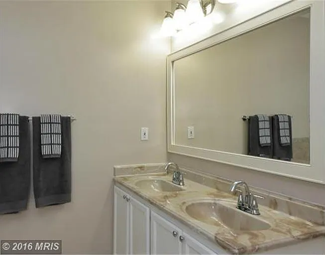 43178 Lawnsberry Sq — Photo 25