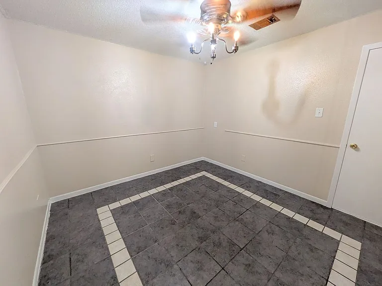 6255 Bedford Dr — Photo 9