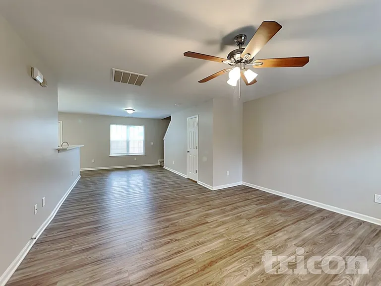 9514 Parkridge Dr — Photo 2