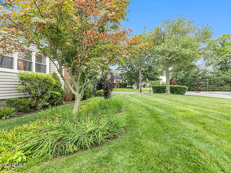 453 Milton Ave — Photo 36