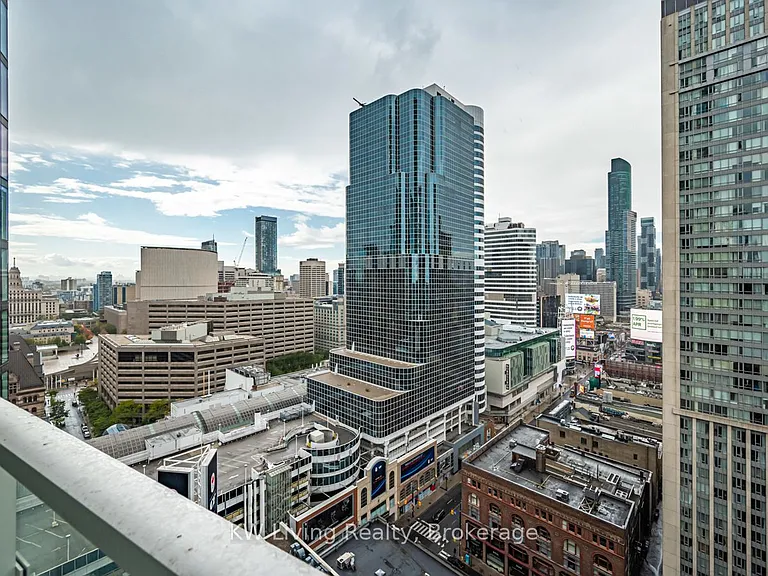 197 Yonge St #2102 — Photo 11