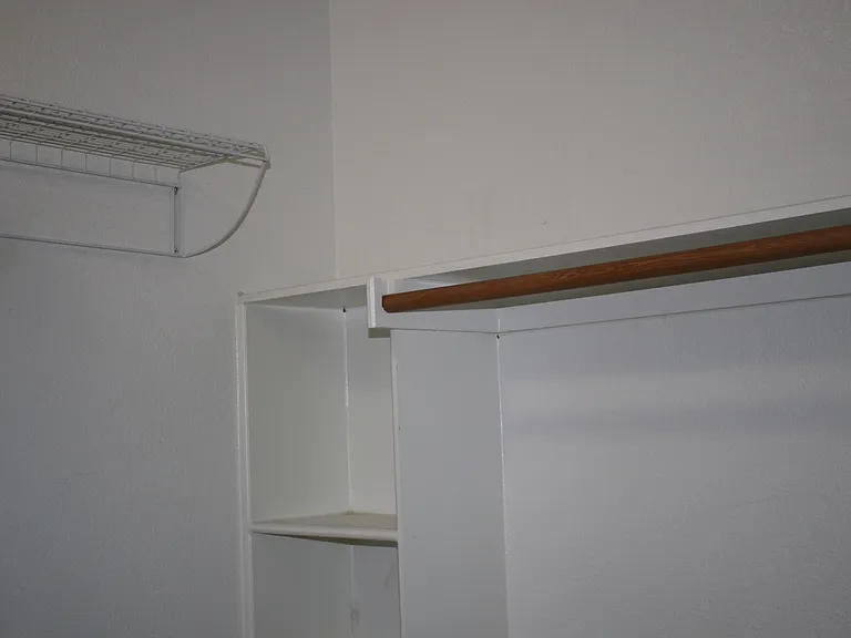 Master 1 walk-in shelves