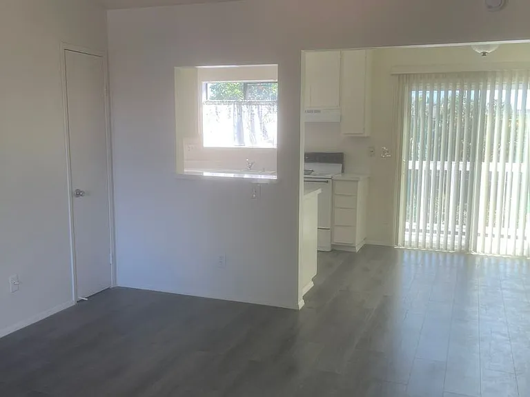 3300 Eureka Pl #5 — Photo 4