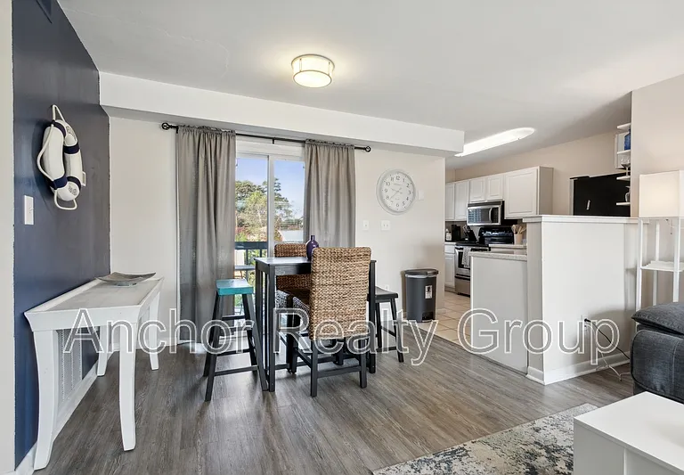 910 Mediterranean Ave #201 — Photo 4