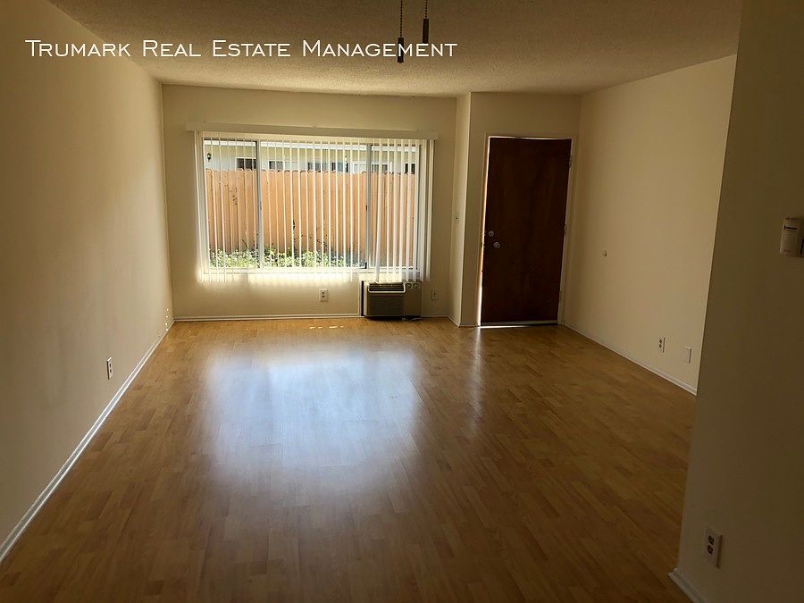 1st image of 417 N Los Robles Ave #3