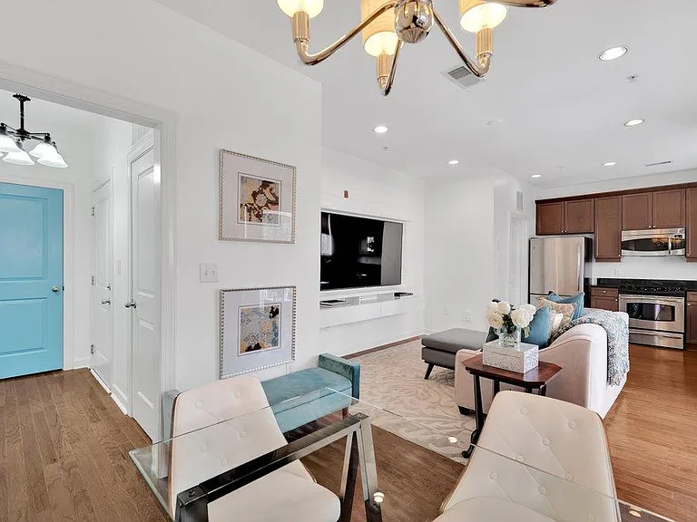1903 Kenilworth Ave #111 — Photo 1