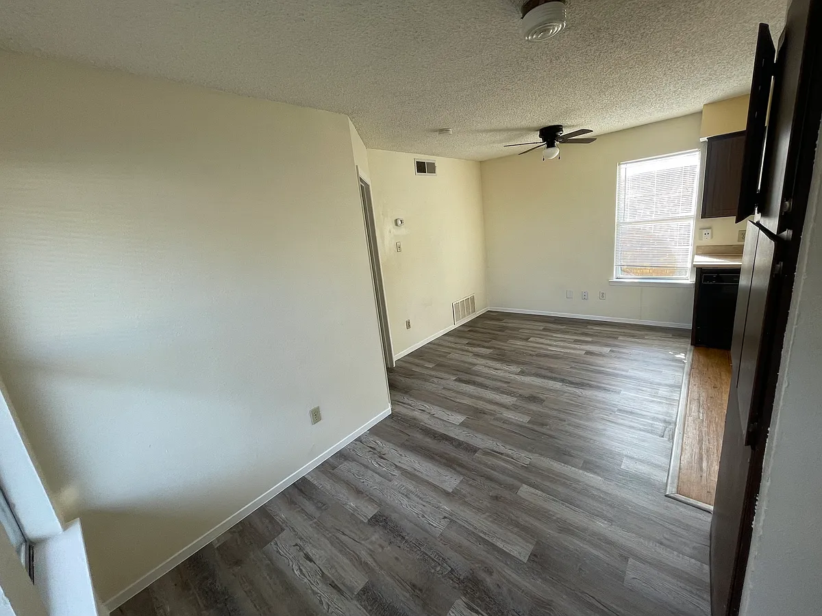 Building Photo - 716 Benge Dr #104