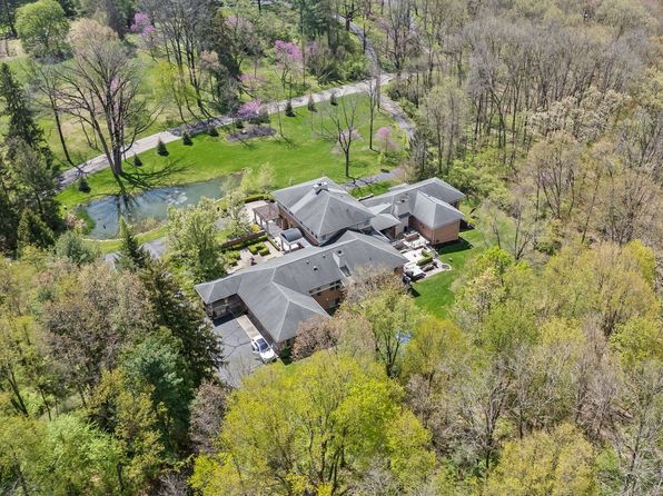 230 Corrie Rd, Ann Arbor, MI 48105