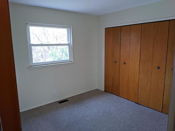 4th image of 2387 Hilldale Dr