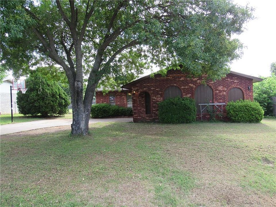1st image of 1801 Oak Hill Dr