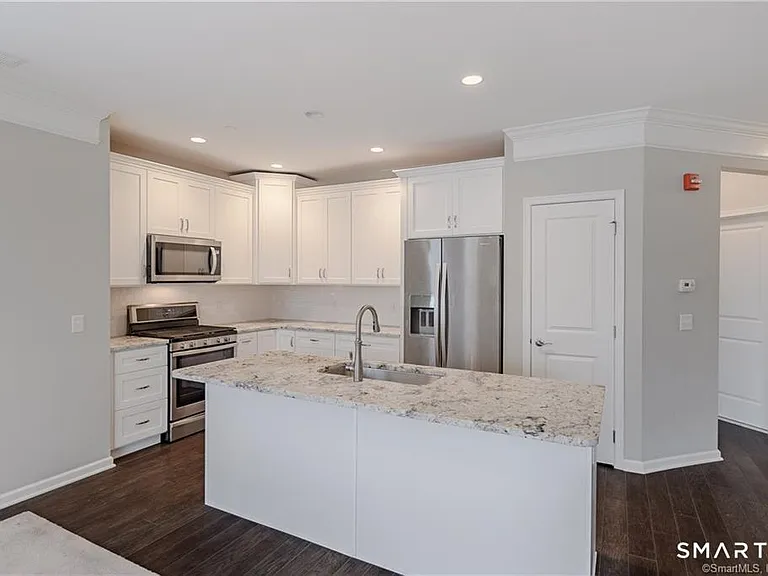 822 Center Meadow Ln #822 — Photo 9