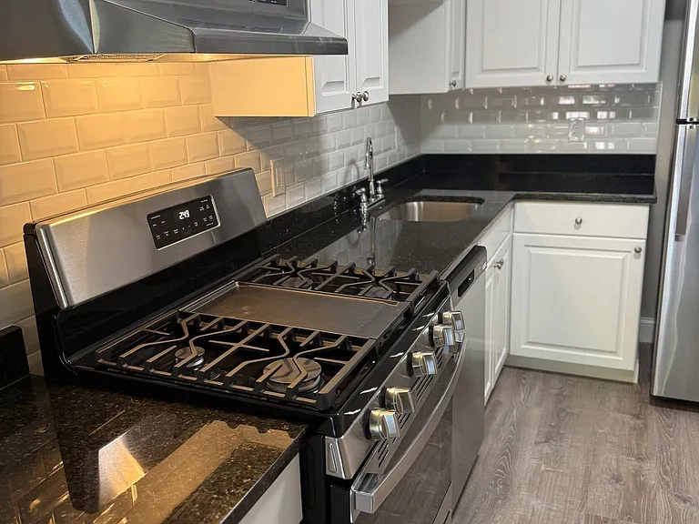 Pondsview Apartments — Photo 19