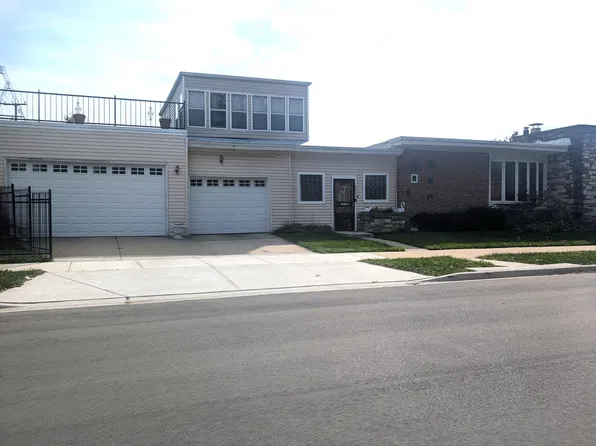 8801 S Paxton Ave, Chicago, IL 60617