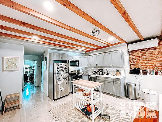 1st image of 754A Willoughby Ave #1B