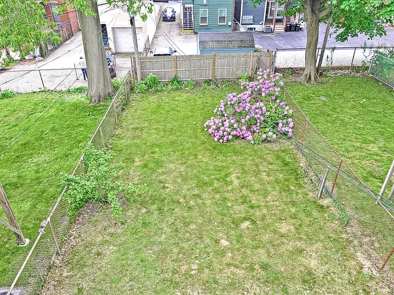 545 E 5th St #2 — Photo 15