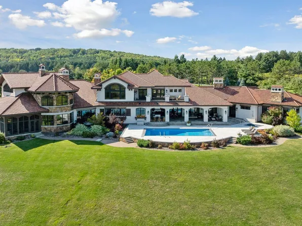 2824 Jean Duluth Rd, Duluth, MN 55804