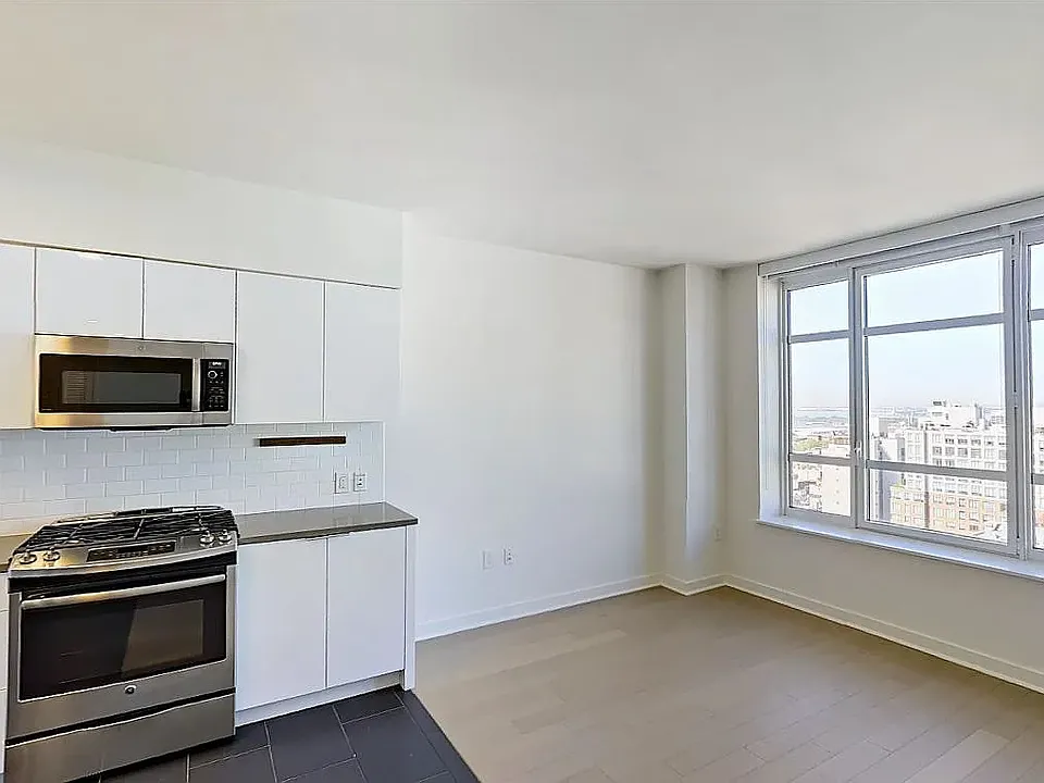 45 Hoyt St #25F