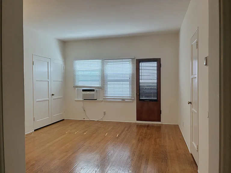 215 W Lomita Ave — Photo 13