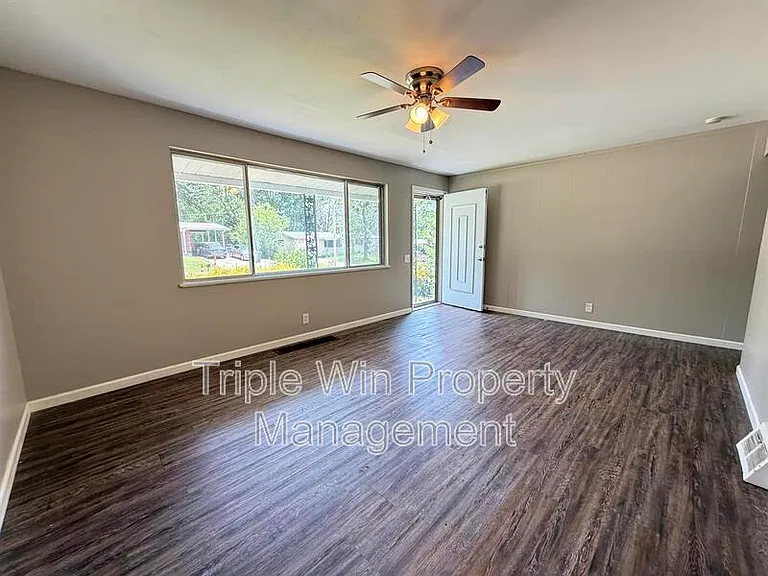 10329 Chesley Dr — Photo 10
