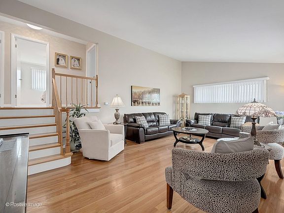 3rd image of 10833 Claridge Ave