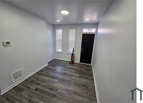 1606 Riggs Ave — Photo 2