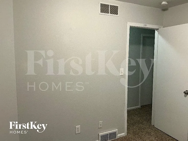 15403 E 43rd Ter S — Photo 9