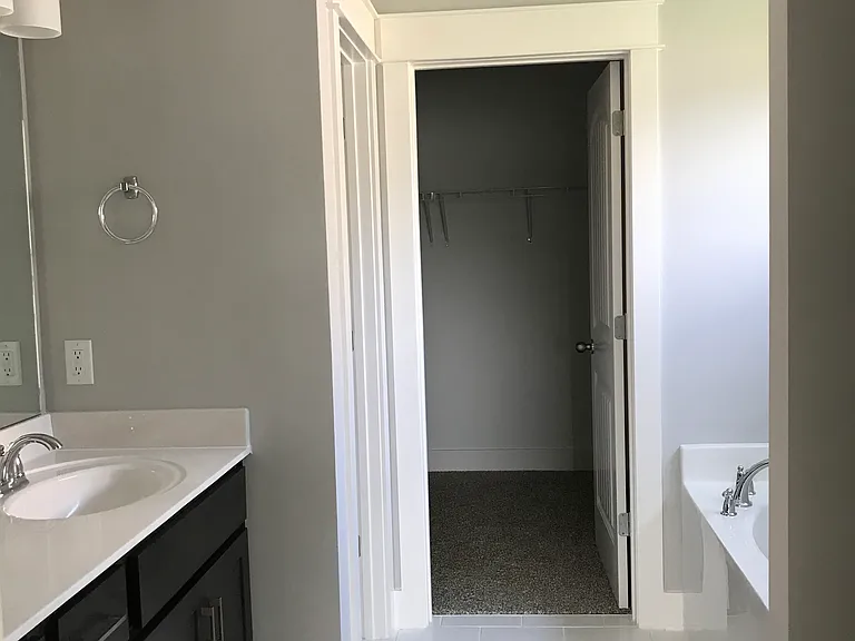 3038 Oxford Dr — Photo 9
