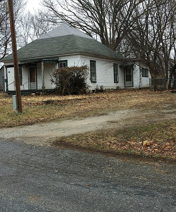 2nd image of 623 E Sycamore St