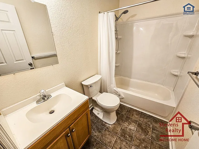 Skyline Apartments — Photo 27