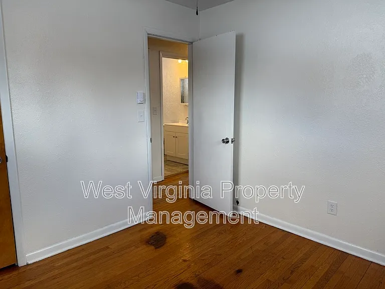 309 E Prince St — Photo 15