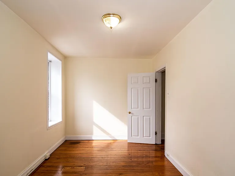 Bedroom (Rear)