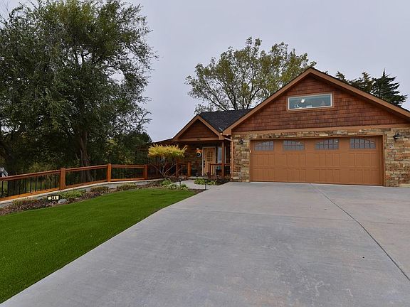 3rd image of 34-A Lakeshore Dr