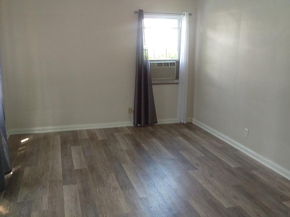 4th image of 552 W Glendale St
