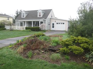 4415 Riverbend Dr SW, Grand Rapids, MI 49534