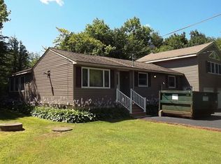 29 Robin Hood Ln, Becket, MA 01223